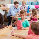 Odbornicka na Montessori Dieta moze pracovat s nozikom no uci sa ze je ostry