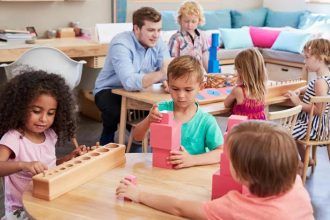 Odbornicka na Montessori Dieta moze pracovat s nozikom no uci sa ze je ostry