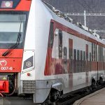 Pocas cesty vlakom napadol dvoch cestujucich