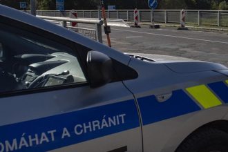 Policia zasahovala na strednej skole v Prahe kde boli hlasene vystrely