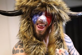 QAnon saman zaluje americkeho prezidenta Donalda Trumpa