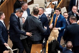 Riaditelia skol vyzyvaju poslancov na sebareflexiu