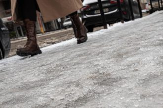 SHMU Na celom uzemi SR sa v sobotu nadalej vyskytuje ladovka