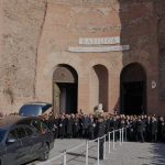 Svetove celebrity sa rozlucili s talianskym dizajnerom Valentinom