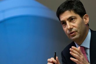 Trump nominoval na celo Fedu byvaleho clena Rady guvernerov Warsha