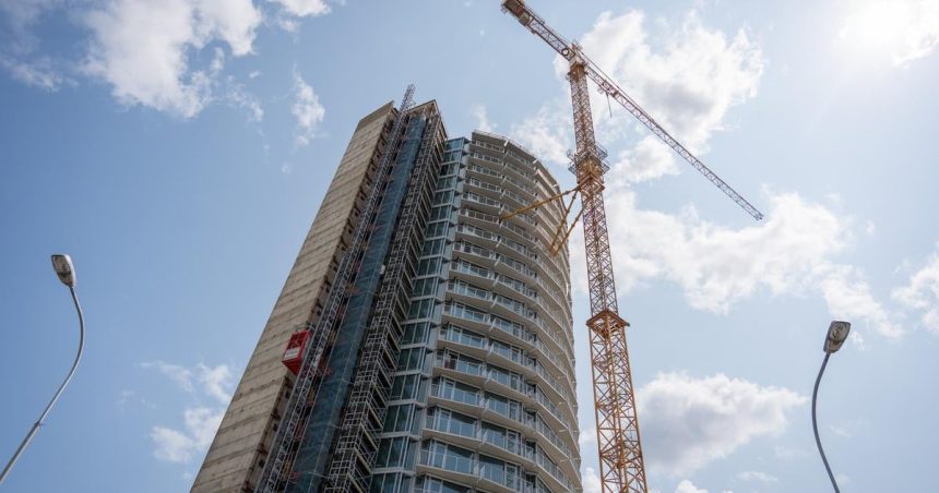 UHP vo svojom hodnoteni opat odporuca MO aby predstavil plan naplnienia budov