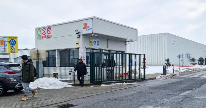 V martinskej fabrike uz vedia kedy pride koniec Prvi zamestnanci dostanu vypovede v marci