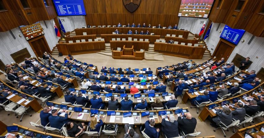 V tomto roku poslanci naplanovali pat schodzi