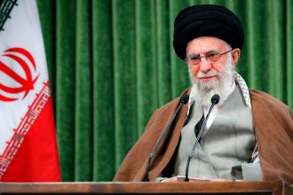 Ayatollah Chamenei varuje USA pred utokom na Iran viedol by k regionalnej vojne