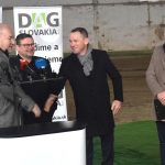 Huliak Na kona nesadnem ale moja dcera ich miluje Minister otvoril vystavbu jazdeckeho centra