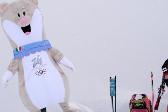 Maskot ZOH 2026 je lasica hranolstaj Preco bola zvolena