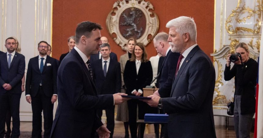 Od hajlovania k vaznemu politickemu konfliktu v Cesku