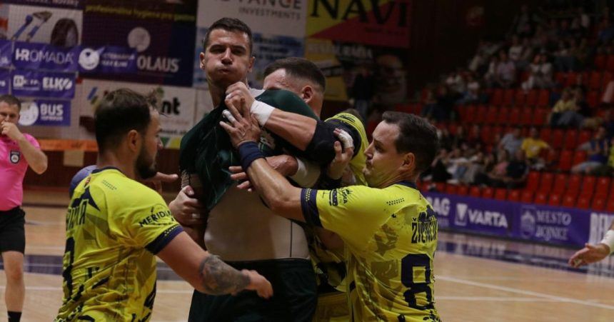 Okliestene Bojnice dlhu dobu trapili majstra Klobuk dolu chlapci bojovali do koca Mali toho plne kecky povedal trener