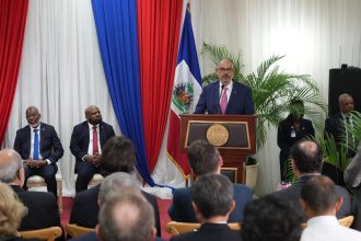 Po odstupeni prechodnej rady sa kriza na Haiti zhorsuje