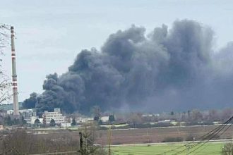 Pozar vypukol v areali byvaleho zavodu Bukoza v Hencovciach