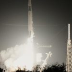 Raketa Crew Dragon na palube su Americania Francuzska a Rus