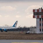 Rubio pristal na Air Force Three Kolona mala 19 vozidiel okoli palaca uzavreli