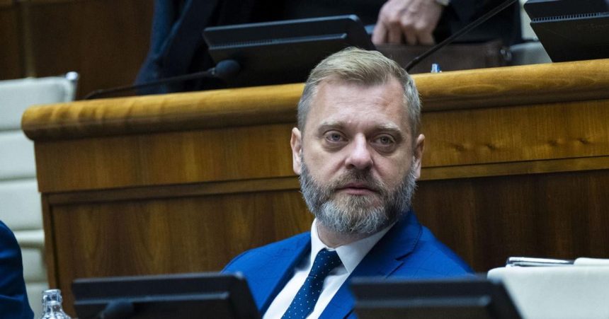 SAS Premier Fico podla strany Sloboda a Solidarita opat potvrdil ze sa nevie zodpovedat opozicii za svoju funkciu