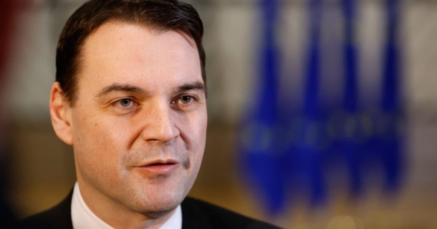 Sef ceskej diplomacie Macinka sa dostal do nazoroveho sporu s Clintonovou