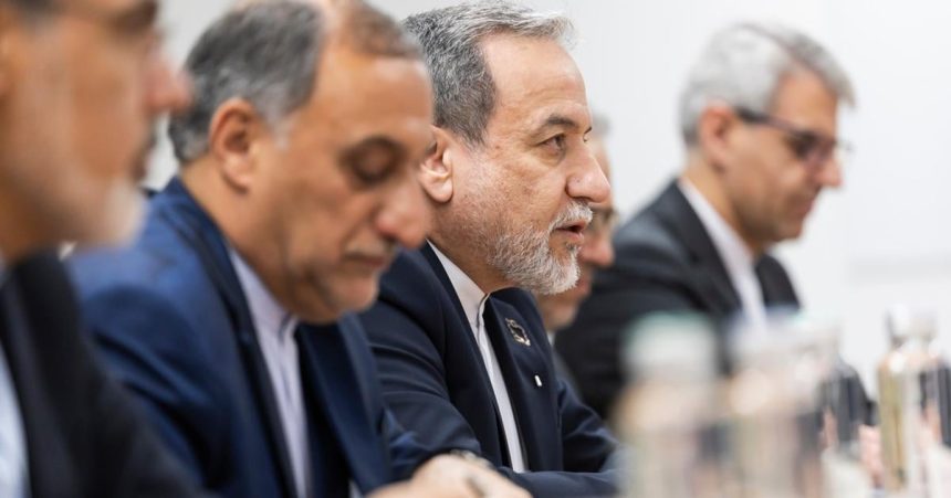 Sef iranskej diplomacie odisel do Zenevy caka ho tretie kolo rokovani s USA o jadrovom programe