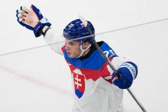 Slafkovsky vies Dvorsky a Gernat v TOP 10 Kanadske bodovanie na ZOH 2026