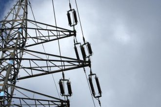 Slovenska elektrina prednostne pre slovenske firmy Nezmysel odmieta to dokonca aj statny podnik