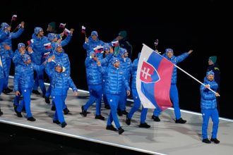 Slovenskych olympionikov neoblieka slovenska znacka PS kritizuje posielanie penazi do zahranicia a nevyuzivanie nasich talentov
