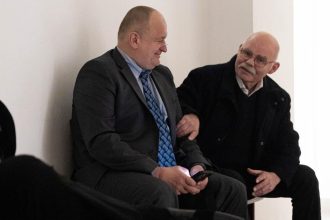 Sud v kauze pozemkovej mafie rozprasil legendu agenta Draga Hrbacka oslobodil