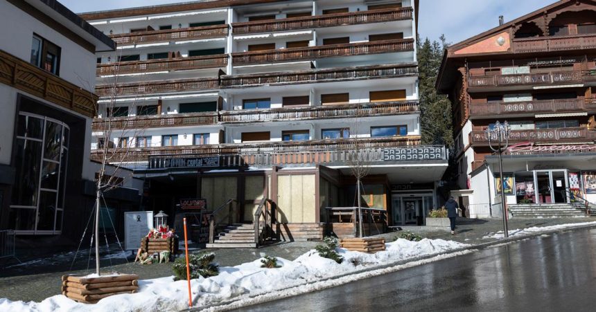 Svajciarsko Majitelia baru v Crans Montane vyjadrili zamestnancom podporu listom