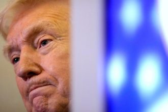 Trump sa distantoval od urazliveho videa s Obamovcami ospravedlnit sa neplanuje