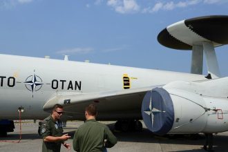 USA presuvaju flotilu lietadiel vcasneho varovania E 3 Sentry na Blizky vychod