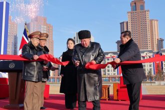 Vodca KLDR otvoril v Pchjongjangu novu obytnu stvrt pre rodiny padlych vojakov