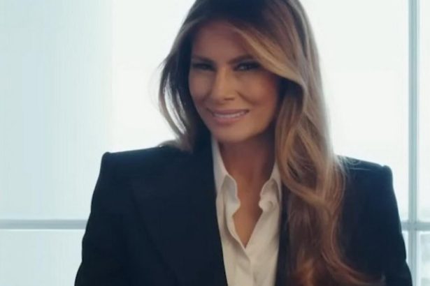 Z filmu o Melanii Trumpovej by ste chceli odis aj keby ste ho pozerali v lietadle