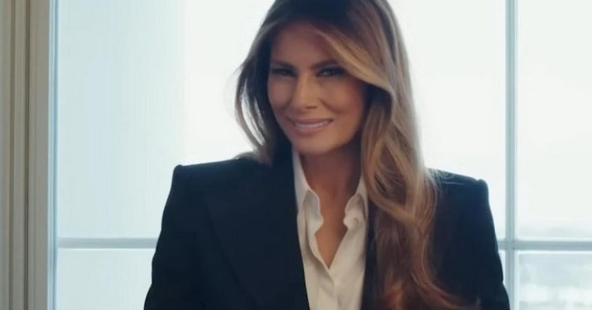 Z filmu o Melanii Trumpovej by ste chceli odis aj keby ste ho pozerali v lietadle
