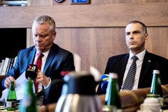 Zilinka sa na vybor e k technike pre Ukrajinu ohrad il voci politickym zasahom a nasledne odisiel