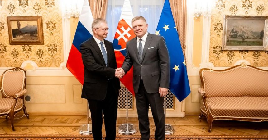 premier sa stretol s novym ruskym velvyslancom a zdovraznil vyznam dialogu