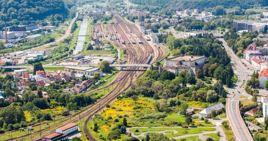 stavbu avizovali uz pred rokov zachytnne parkovisko vsak stale existuje len na papieri
