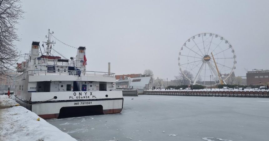 v polska pre mrazy zavreli 549 skol urady varuju aj pred poladovicou