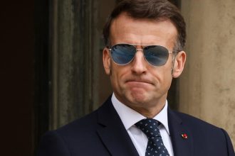 zdroj afp vo francuzsku odhalili klamlivu kampan spajajucu macrona a epsteina