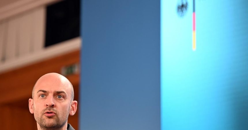 Barrot odmieta ze Francuzsko zrusilo pozvanie Juhoafrickej republiky na samit G7 kvoli natlaku USA