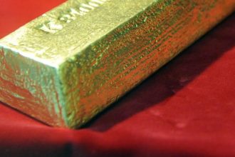 Cena zlata sa znizila o viac nez 3 percenta