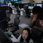 Ceny energi vyrazne vzrastli akciove trhy sa prepadli