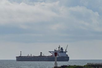 Ceny ropy vyrazne klesli po odlozeni americkych utokov na iranske elektrarne