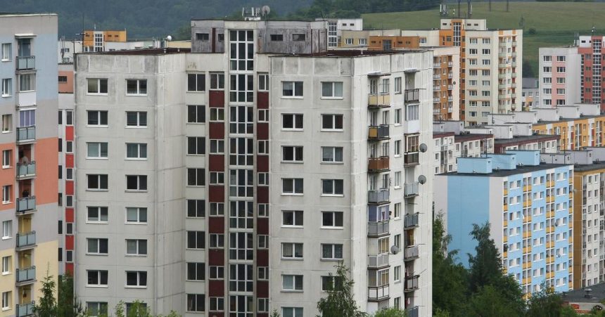 Chvalili sa stavbou roka Firmy presli na cudzincov zostali po nich len dlhy