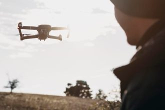 Cudzie drony ich sleduju na zahrade a cez okna nazeraaju do obyvacky ludia sa obavaju kradezi a stratou sukromia