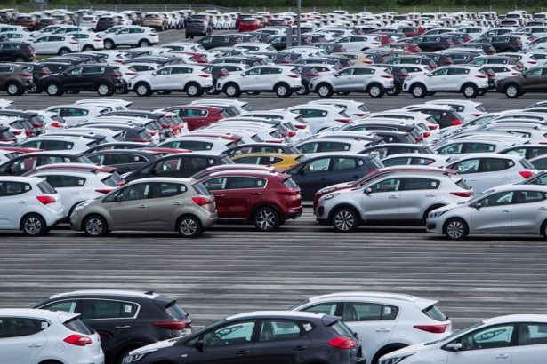 Dopyt po osobnych automobiloch bol vo februari slabsii rast podporovali uzitkove vozidla