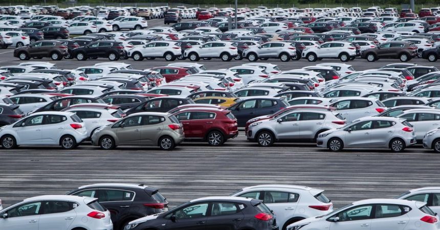 Dopyt po osobnych automobiloch bol vo februari slabsii rast podporovali uzitkove vozidla