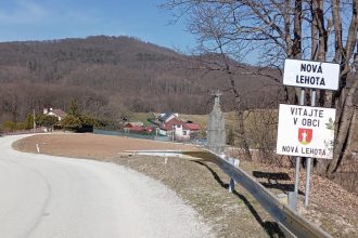 Este pred par rokmi tam fotili davy turistov po skonceni natacania zaujem o obec opadol