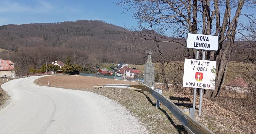 Este pred par rokmi tam fotili davy turistov po skonceni natacania zaujem o obec opadol