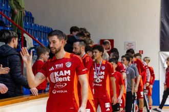 Favorit naplnil oakvania Obhajca titulu vstupil do play off spravnou nohou